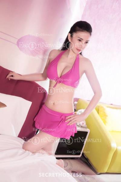 20Yrs Old Escort 42KG 160CM Tall Dubai Image - 1