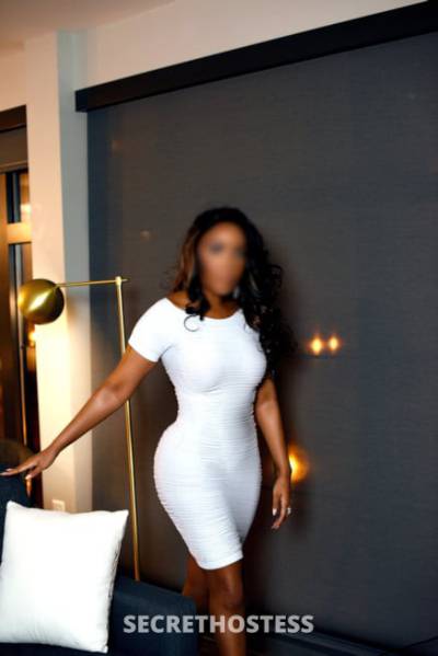 Escort Phoenix AZ Brunette Grey eyes - Image 2