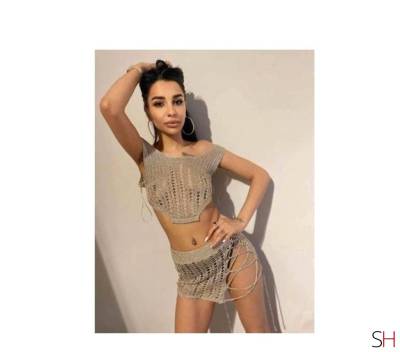 21 year old Italian Escort in Berkshire Isabelle is a nice lady with cheap service, Agency