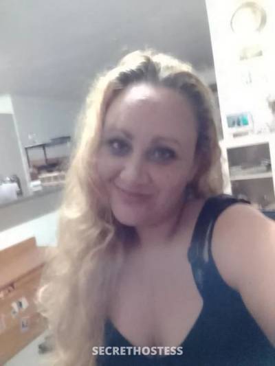 Hot curvy milf, eager to please in Brisbane