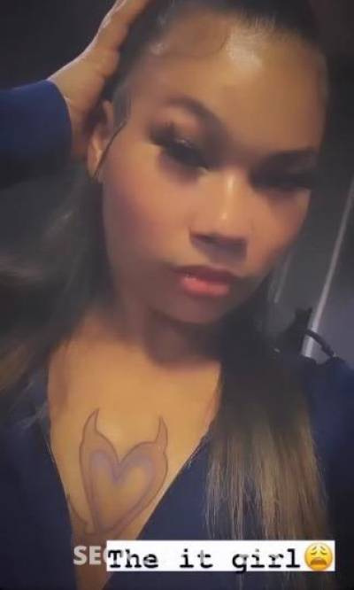21 year old Asian Escort in Chicago IL Asian persuasion Tight Young &amp; Wild