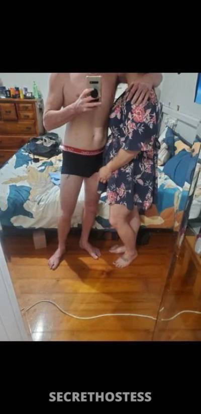 Bi couple hosting now in Townsville