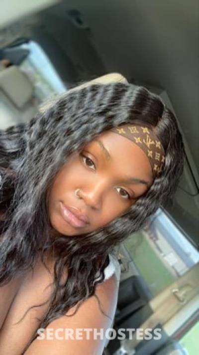 25 year old Escort in Topeka KS New in town . your anal loving head doctor with a waterpark 