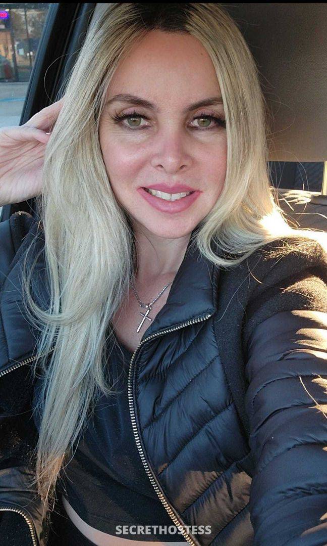 Mature Escorts Offering Nude Massage in Houston TX, USA