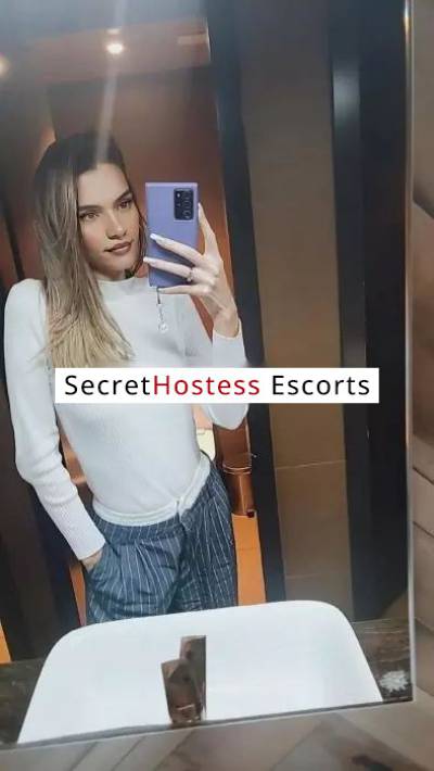 25 Year Old Brazilian Escort Split - Image 4