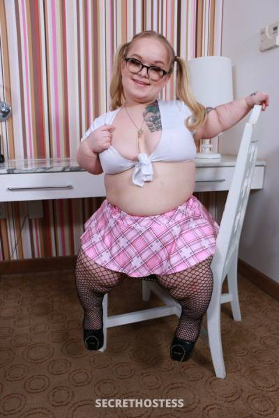 23 year old Escort in Kansas City MO .3’10 Blonde Bombshell