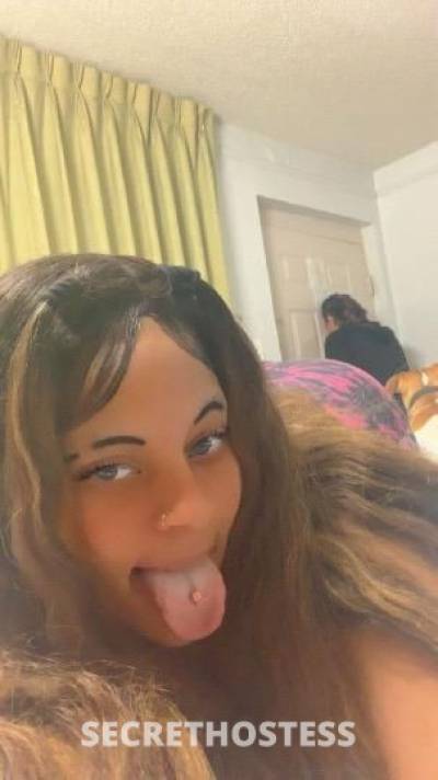 23 year old Mexican Escort in Knoxville TN come get this pretty tight pussy nd good ass head weed 