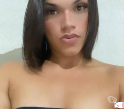 20 Year Old Eastern Escort Petrolina - Image 1