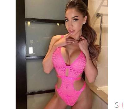 21 year old Asian Escort in London Elly is a stunning girl, curvy whit big tits and a huge ass