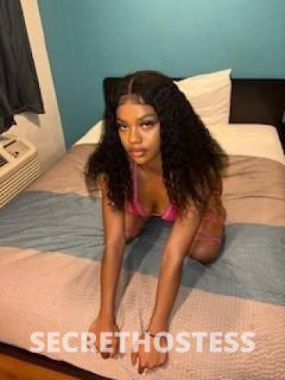 22 year old American Escort in Inland Empire CA .. SENSUAL BOMBSHELL.. A Sexy Petite Body Ody . AVAILABLE 