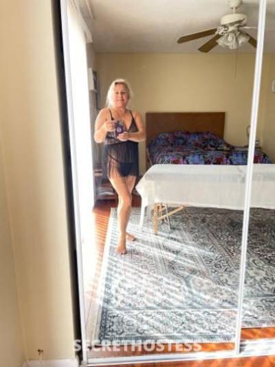 Mature beautiful Lady for gentleman at my place 8 am to 8 pm in Miami FL