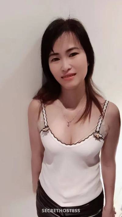 Siying S, escort in Amman