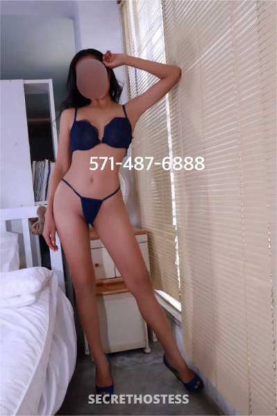 hi - i'm silver! i'm a hot sexy exotic southeast asian woman in Northern Virginia