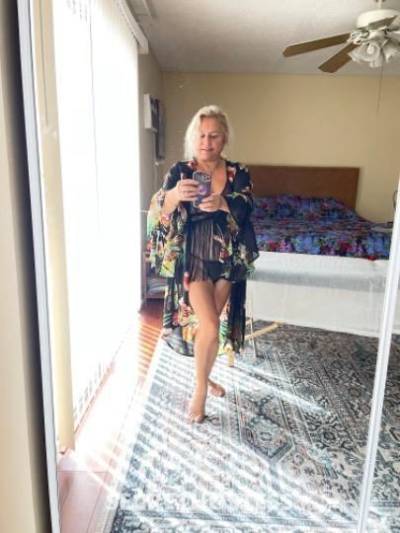 Mature beautiful Lady for gentleman at my place 8 am to 8 pm in Miami FL