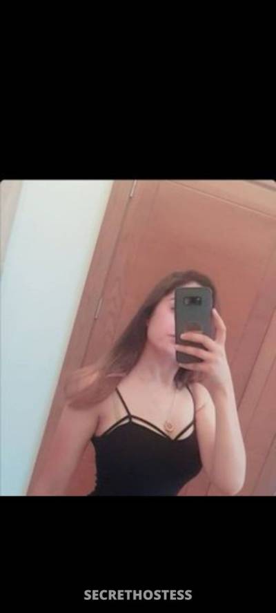 Nhia, escort in Qatif