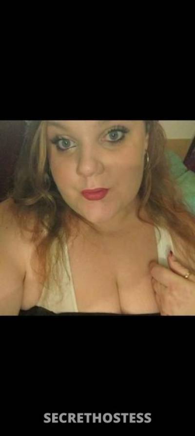 Blonde blue eyed voluptuous Aussie babe 30s. Special visit  in Albany