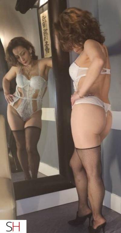 32 Year Old Middle Eastern Escort Winnipeg Brown Hair Brown eyes - Image 2