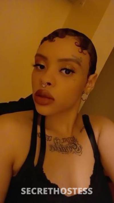 21 year old Escort in Madison WI lil miss sunshine...lets have a fun time