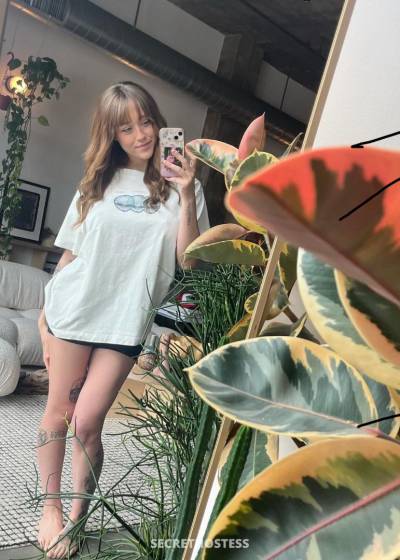 25 year old Escort in Sault Ste Marie Hook up and I do body massage Easter special