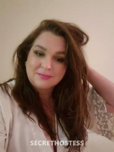 46 Year Old Escort Chicago IL Brunette Brown eyes - Image 1