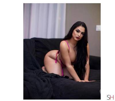 Amy is a curvy escort whit a perfect body and big ass,  in London