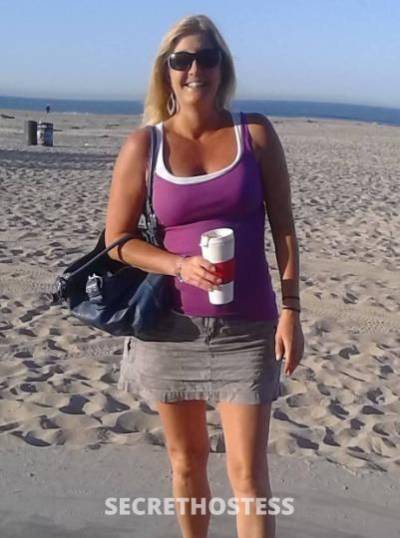 sexy mature blonde waiting to please you in San Fernando Valley CA