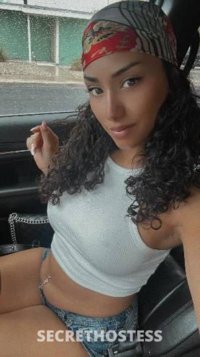 Pretty and petite Colombian in Inland Empire CA