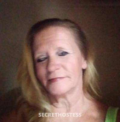 Sexy cougar does sensual massage in Louisville KY