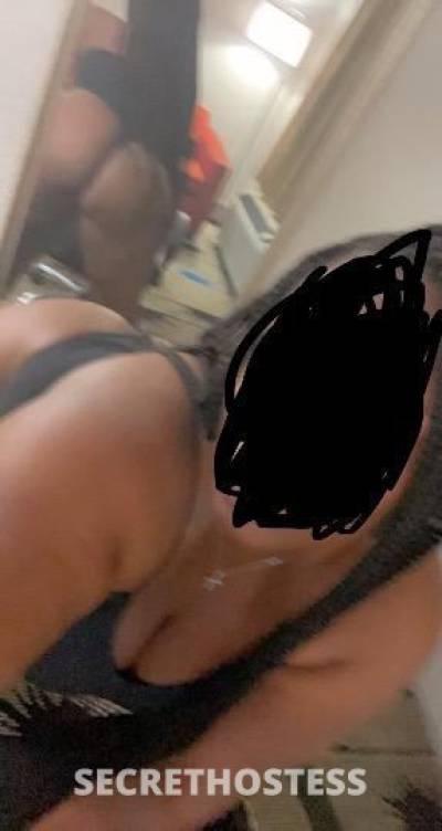 Big booty anal slut in Chicago IL