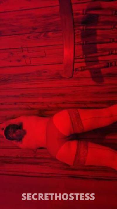 28 year old Escort in Knoxville TN get your mind blown with a midnight blow and go