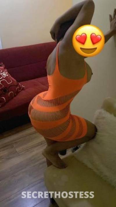 Sweet Sexy petite coco butter smelling brown skin .. ready  in Westchester NY
