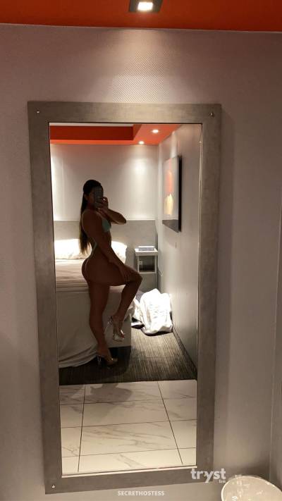20 Year Old French Escort Montreal Brunette - Image 6