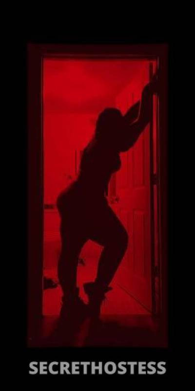 28 year old Escort in Springfield IL XxX Thick azz x F R E A K x . available NOW &amp