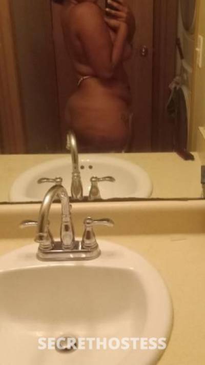 27 year old Escort in Des Moines IA thick and pretty