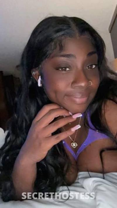 30 year old Escort in Tri-Cities WA Pocket Sized Girl Next Door