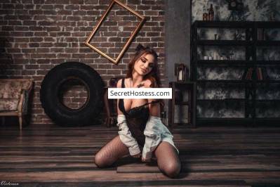 25 Year Old Caucasian Escort Riyadh Brown Hair Green eyes - Image 4