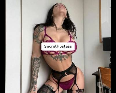 Sofia . Fresh Face . Social Butterfly in South London