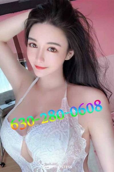 25 Year Old Asian Escort Chicago IL - Image 3