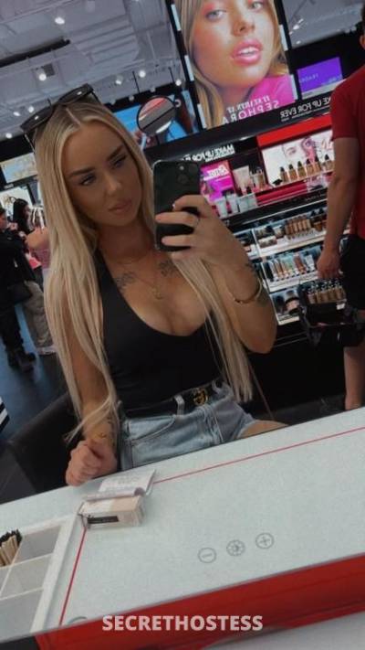 Incalls/outcalls available/ petite blonde – 21 – 21 in Perth