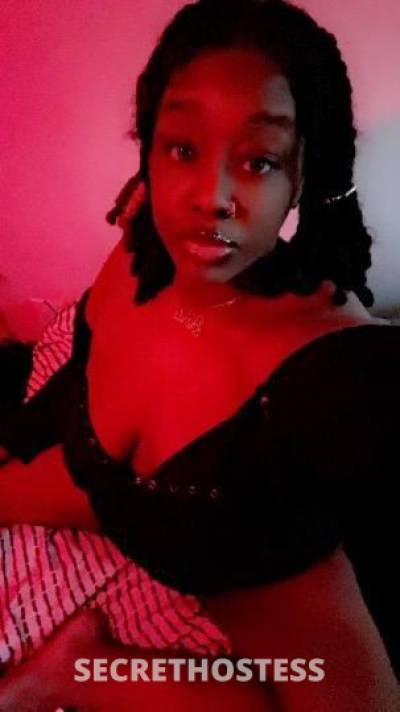 28 year old Escort in Rockford IL Outcalls only