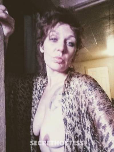 37 year old Escort in Denver CO im horny and feel like sucking some dick