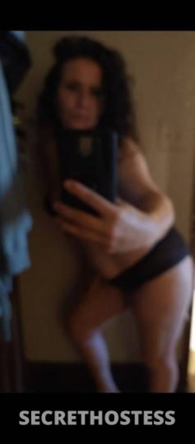 Mature and sexy brunette looking for fun in Pittsburgh PA