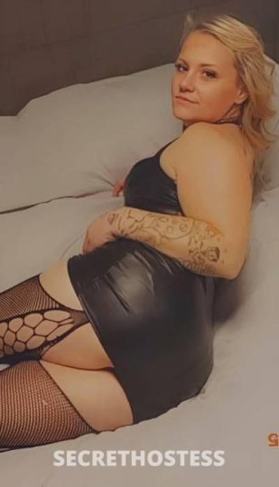 Bubbly, Sweet and Attentive.5ft Tall Blonde Bombshell from  in Kansas City MO