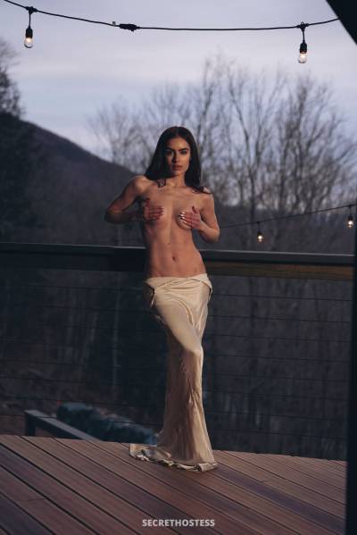 0 year old Indonesian Escort in Newark NJ Susie