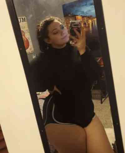 27 year old White Escort in Fayetteville NC Hookup
