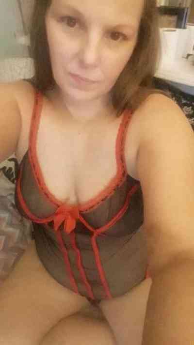 Sexually hungry & depressed woman need sex partner in Barri