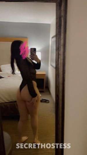pretty and petite latina.. only here for a day or 2 in Houston TX