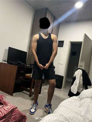 21 Year Old Lean Male only 4 Ladies, Male escort in Dubai