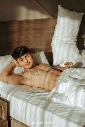 Clyrence, Male escort in Manila