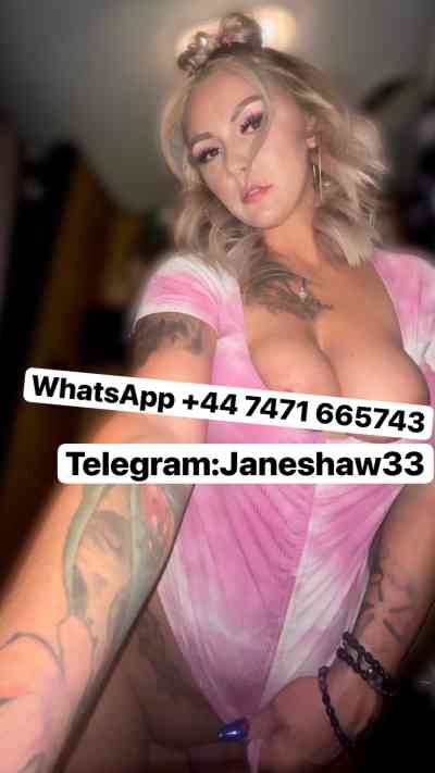 27Yrs Old Escort Size 14 70KG 6CM Tall Wigan Image - 1